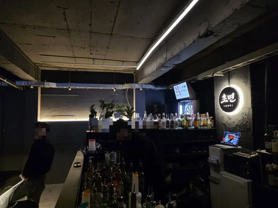 Full view of the bar table at Chomyeon