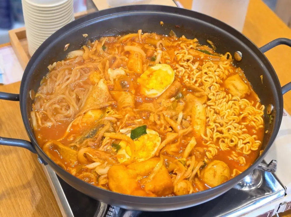 Instant tteokbokki simmering and bubbling at the table