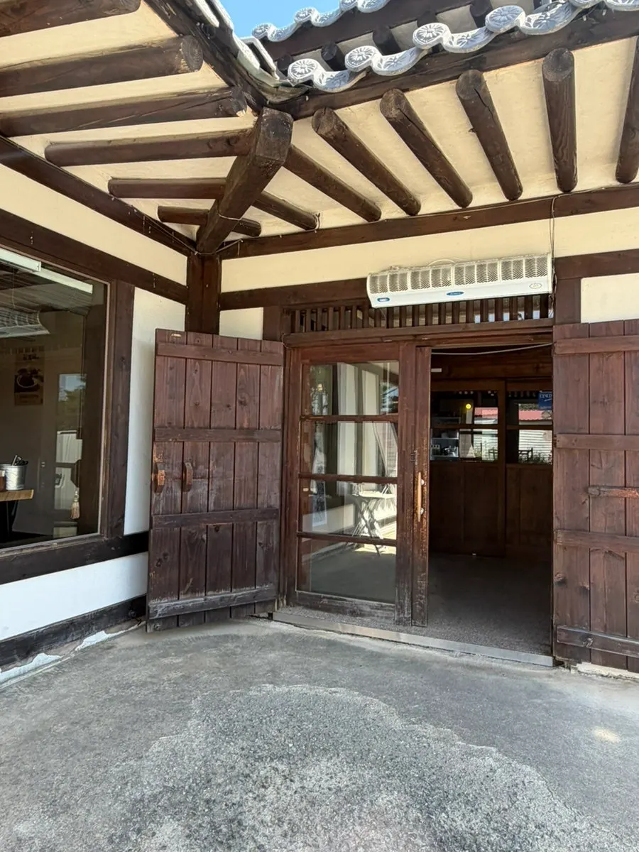 Courtyard view at Kkotgeok