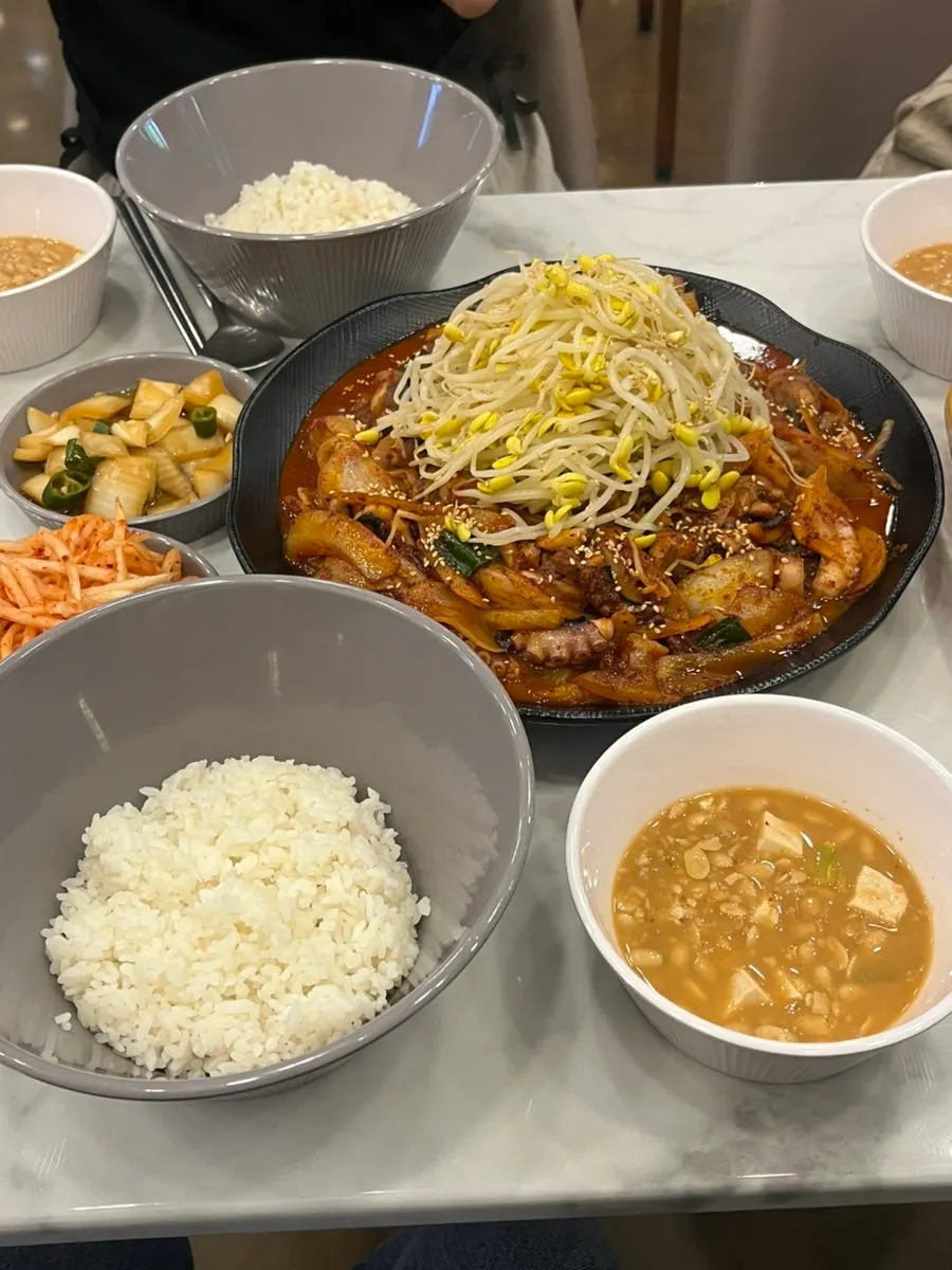 Cooked pork octopus for three servings