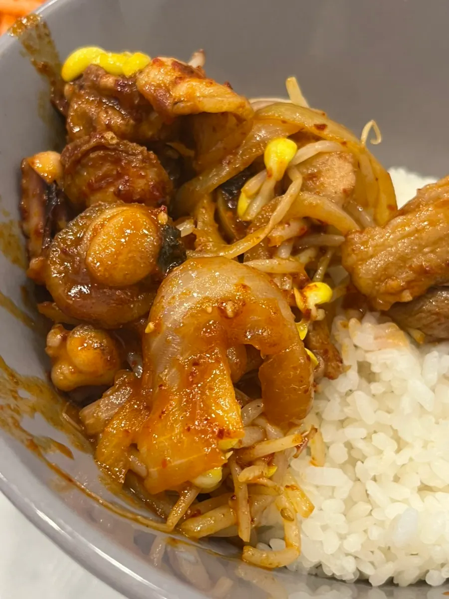 Octopus, pork and scallop mixed together in the stir-fry
