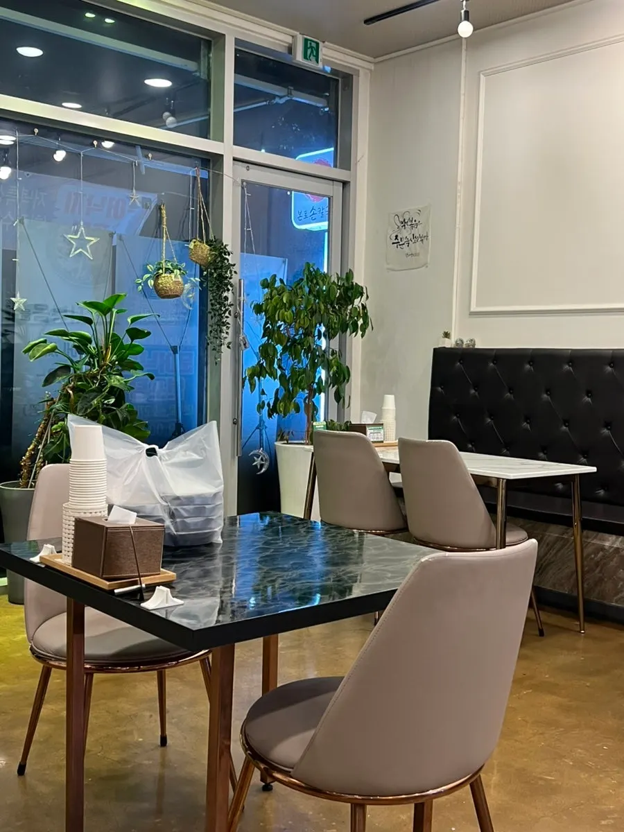 Table set while waiting after ordering