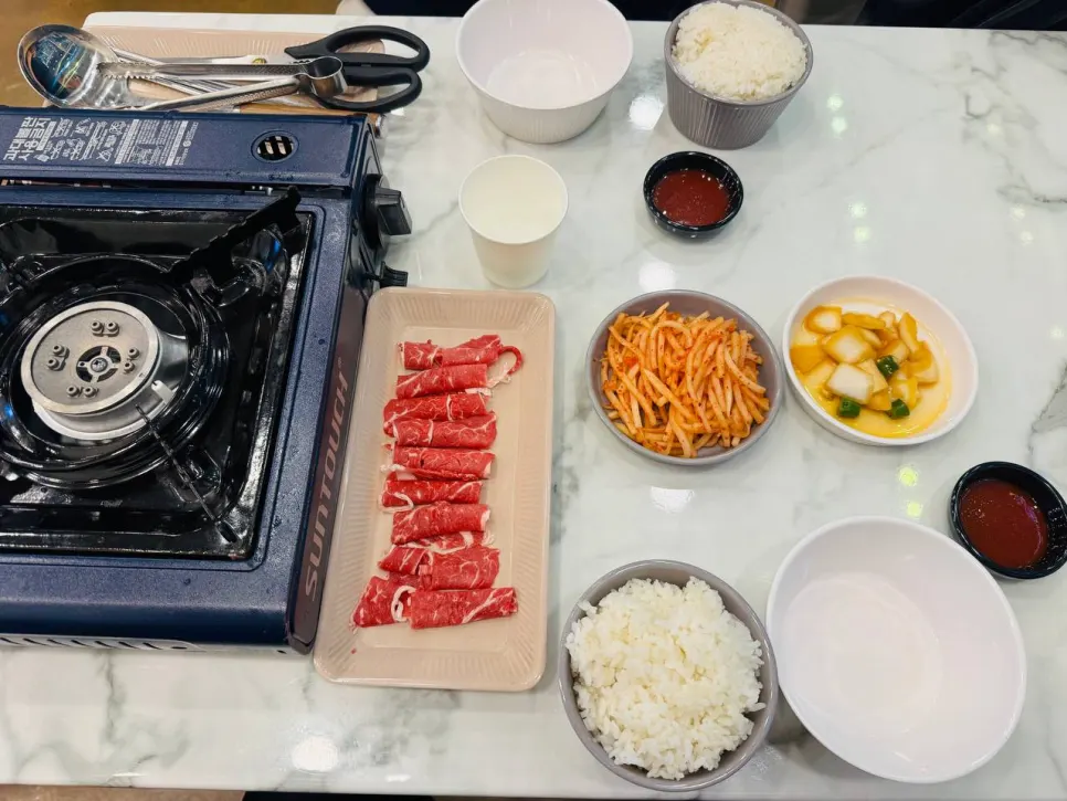 Table setting of octopus-nakji yeonpo-tang served with beef