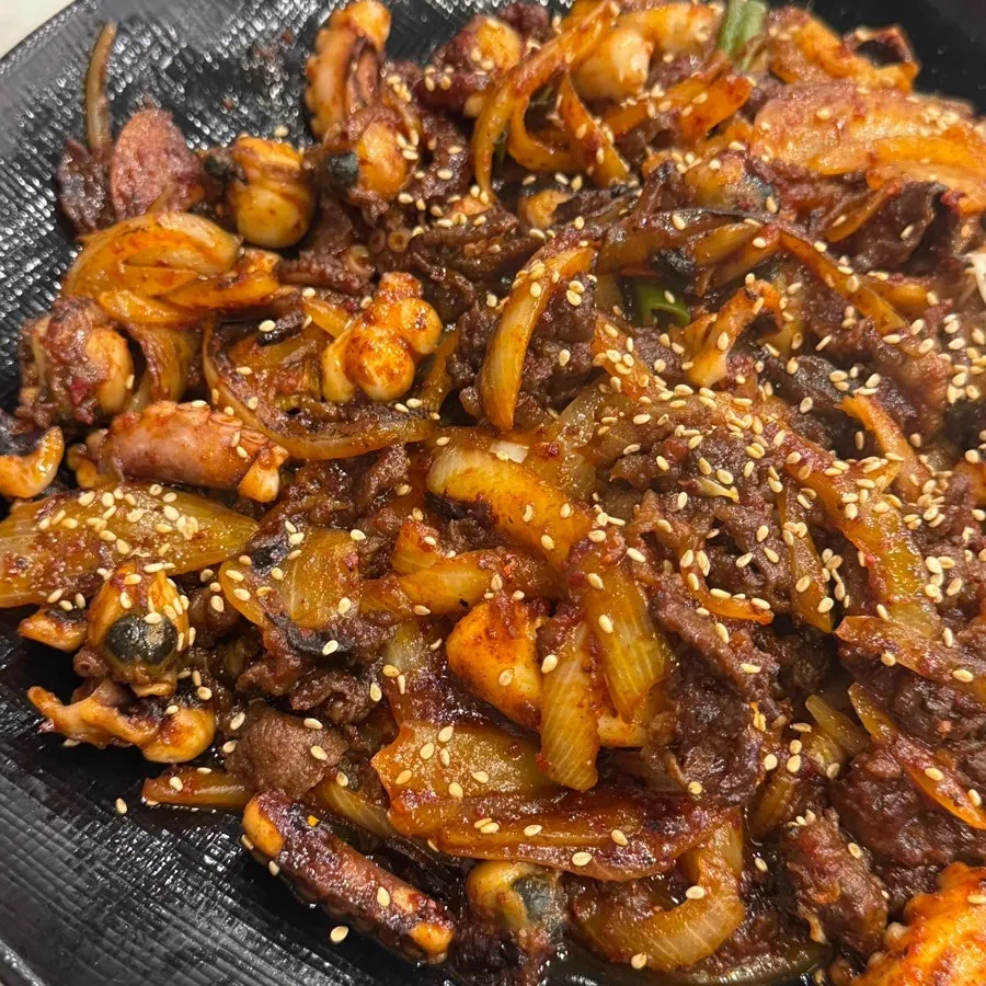 보통맛으로 주문한 매콤한 낙지볶음