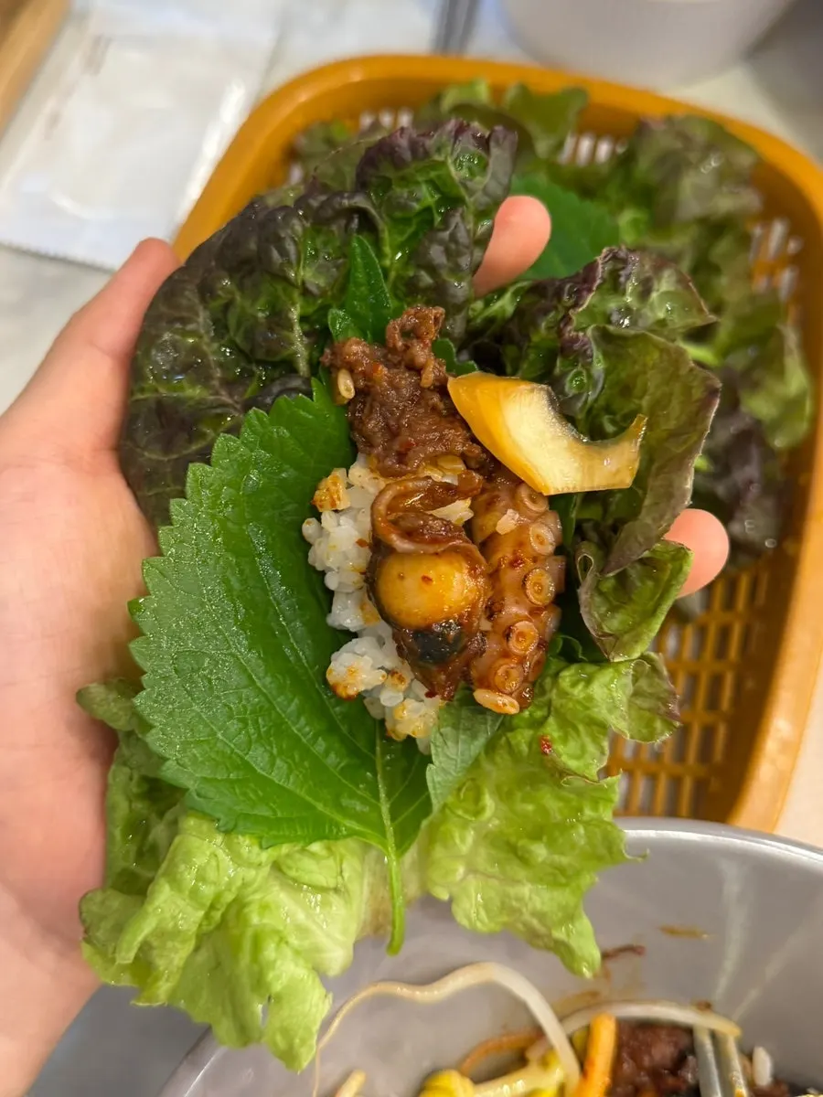 청국장 국물을 더한 낙지 비빔밥