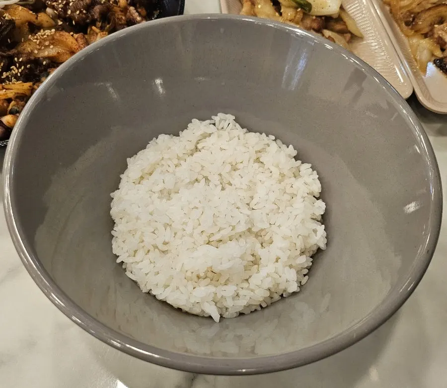 콩나물 무생채 양파고추장아찌 밑반찬