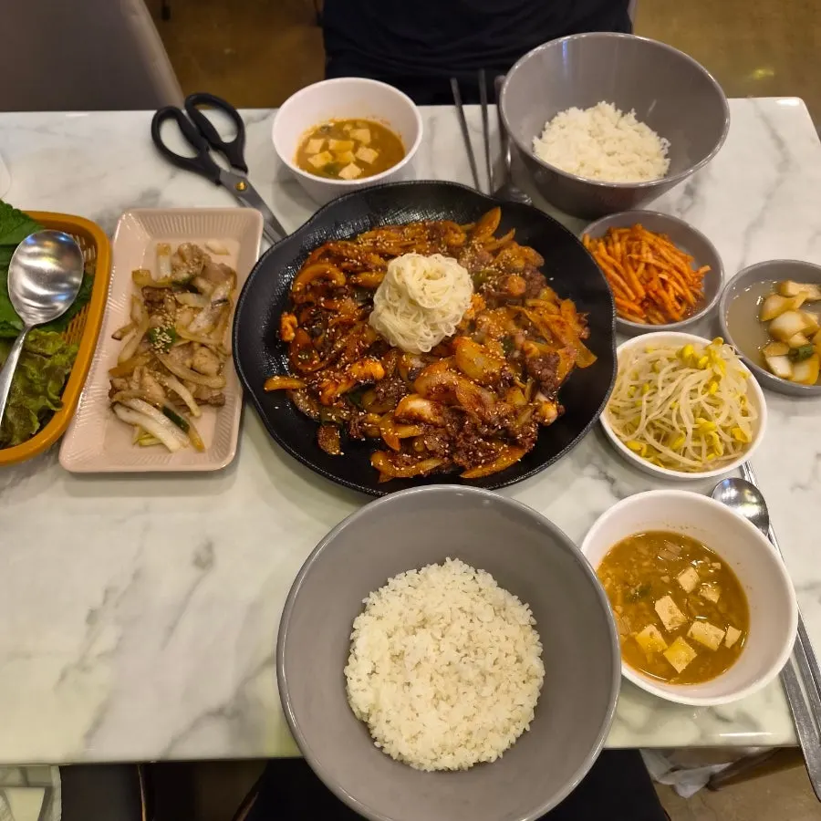 식사를 마친 촌길낙지 스페셜낙지볶음 한 상