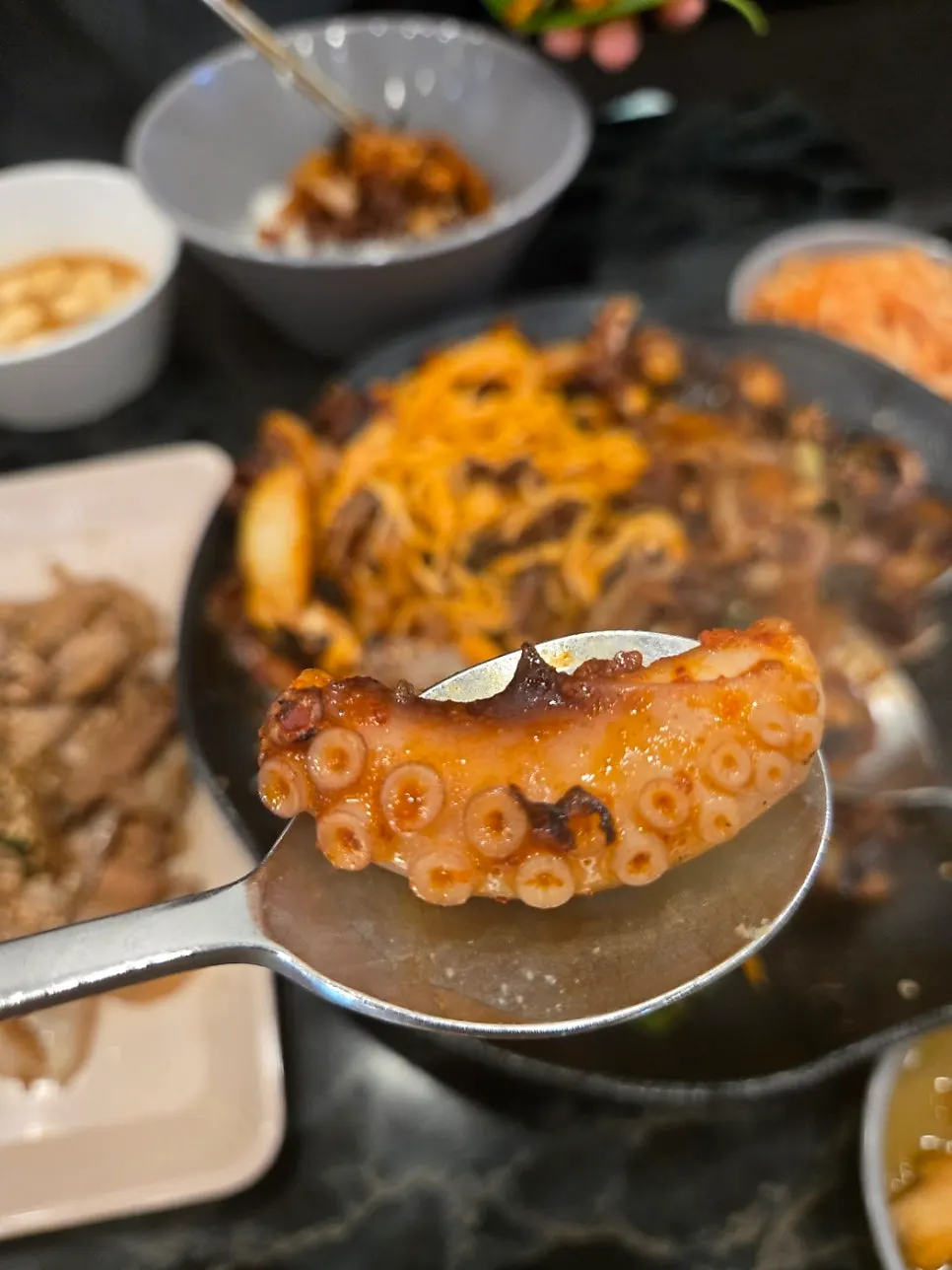낙지볶음 양념에 비빈 밥과 소면