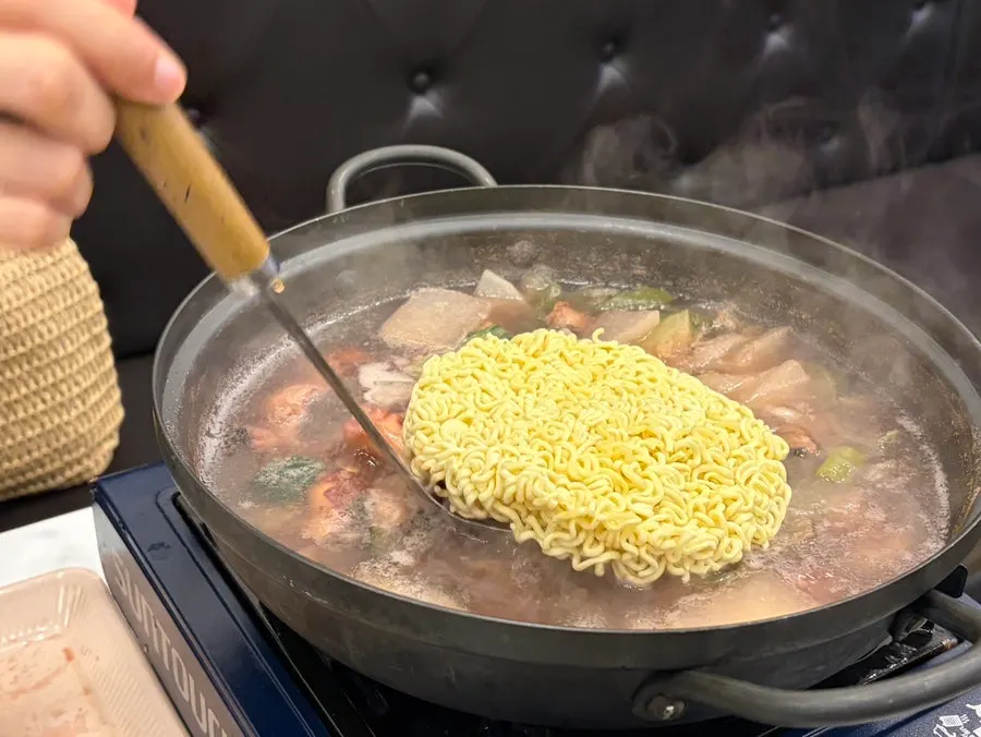 양이 푸짐한 1,000원 공깃밥