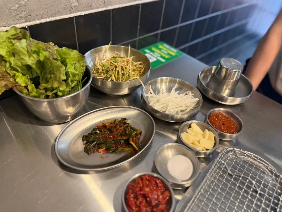 콜키지 무료 안내가 있는 매장 한켠