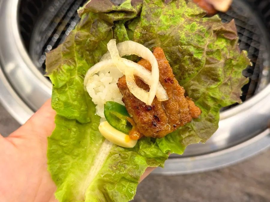 노릇하게 익은 초당우가 돼지갈비