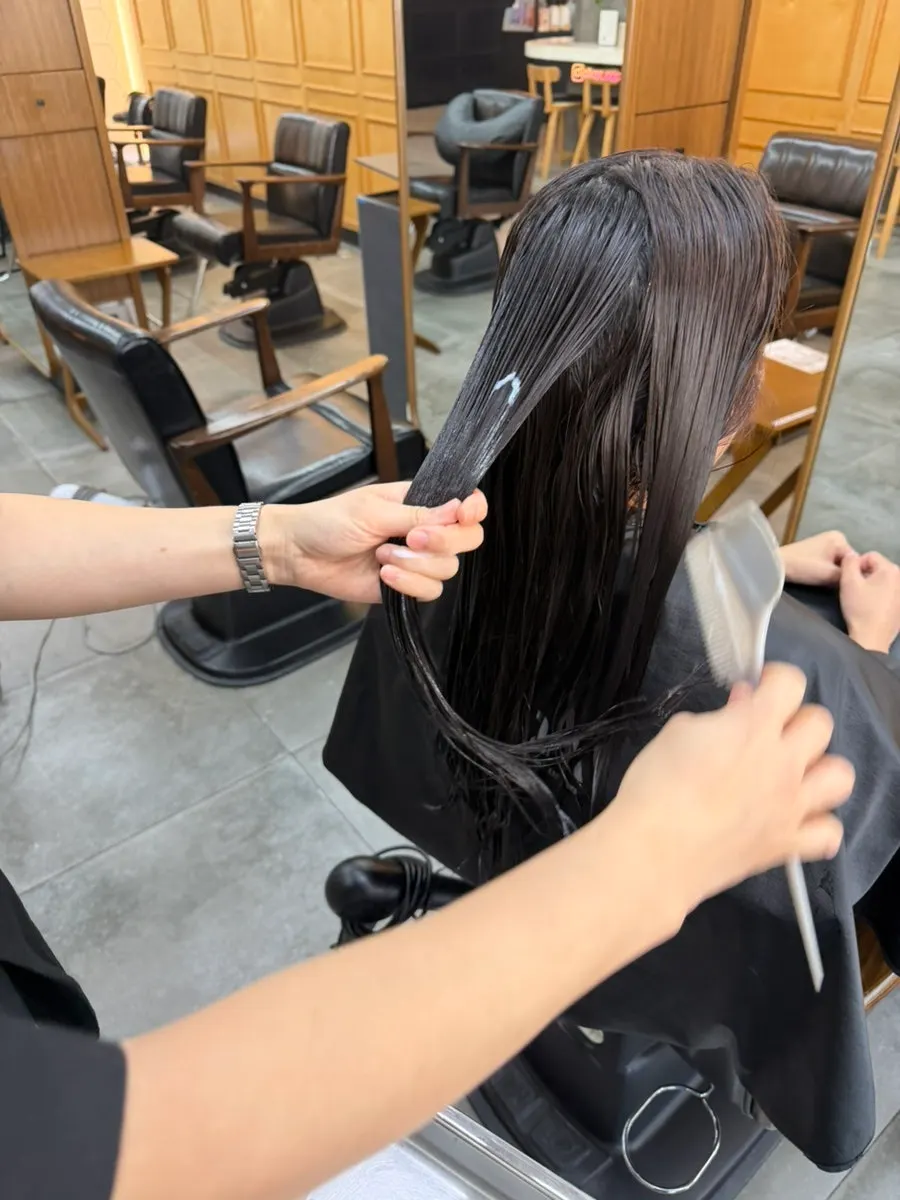 Preparing for treatment after the Ayunchae Clinic shampoo
