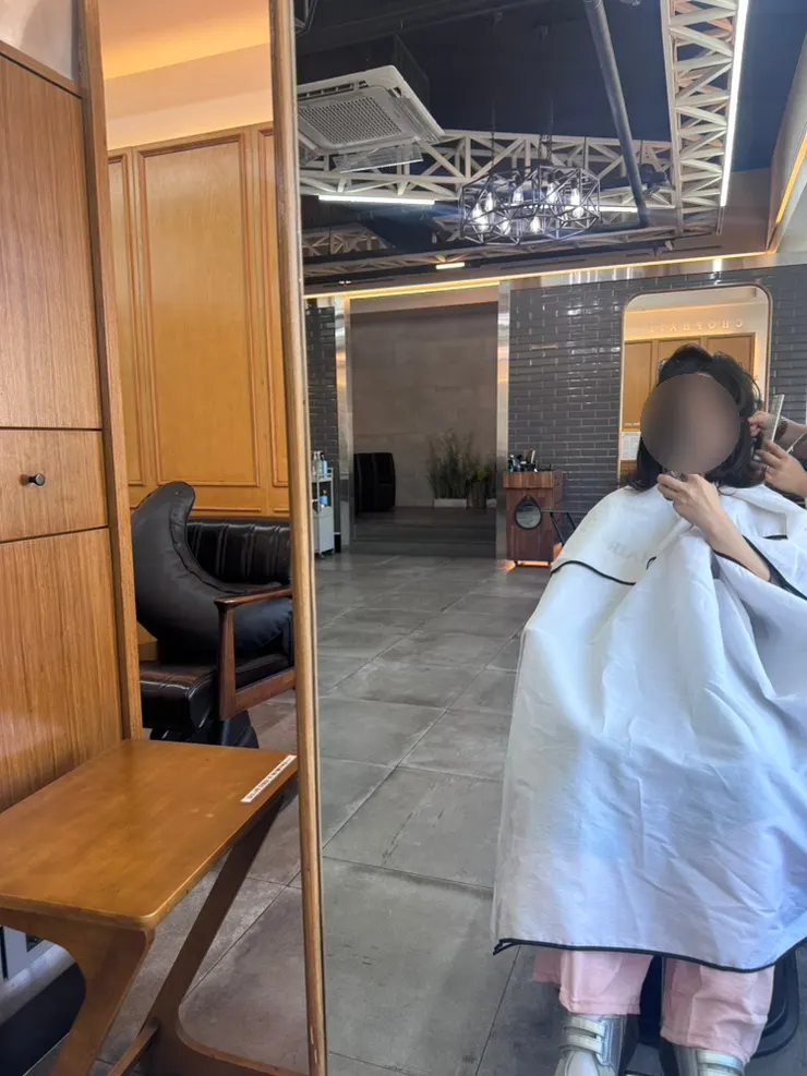 시술 전 상담을 받는 모습