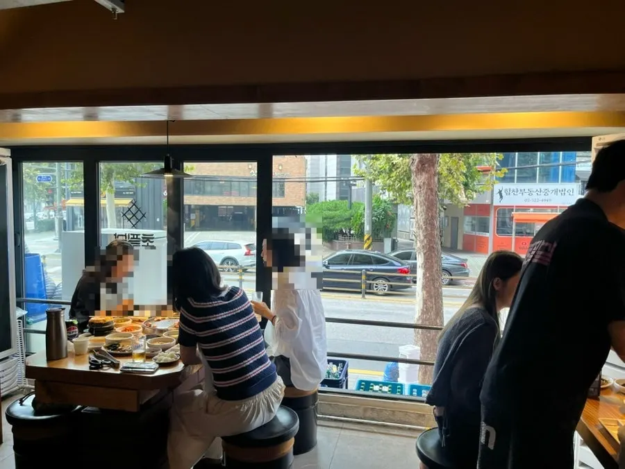Seating with the open wall creating a Hongdae outdoor-dining vibe