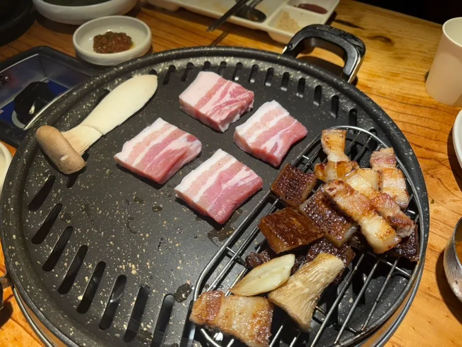 Close-up of golden-grilled honeycomb pork skin