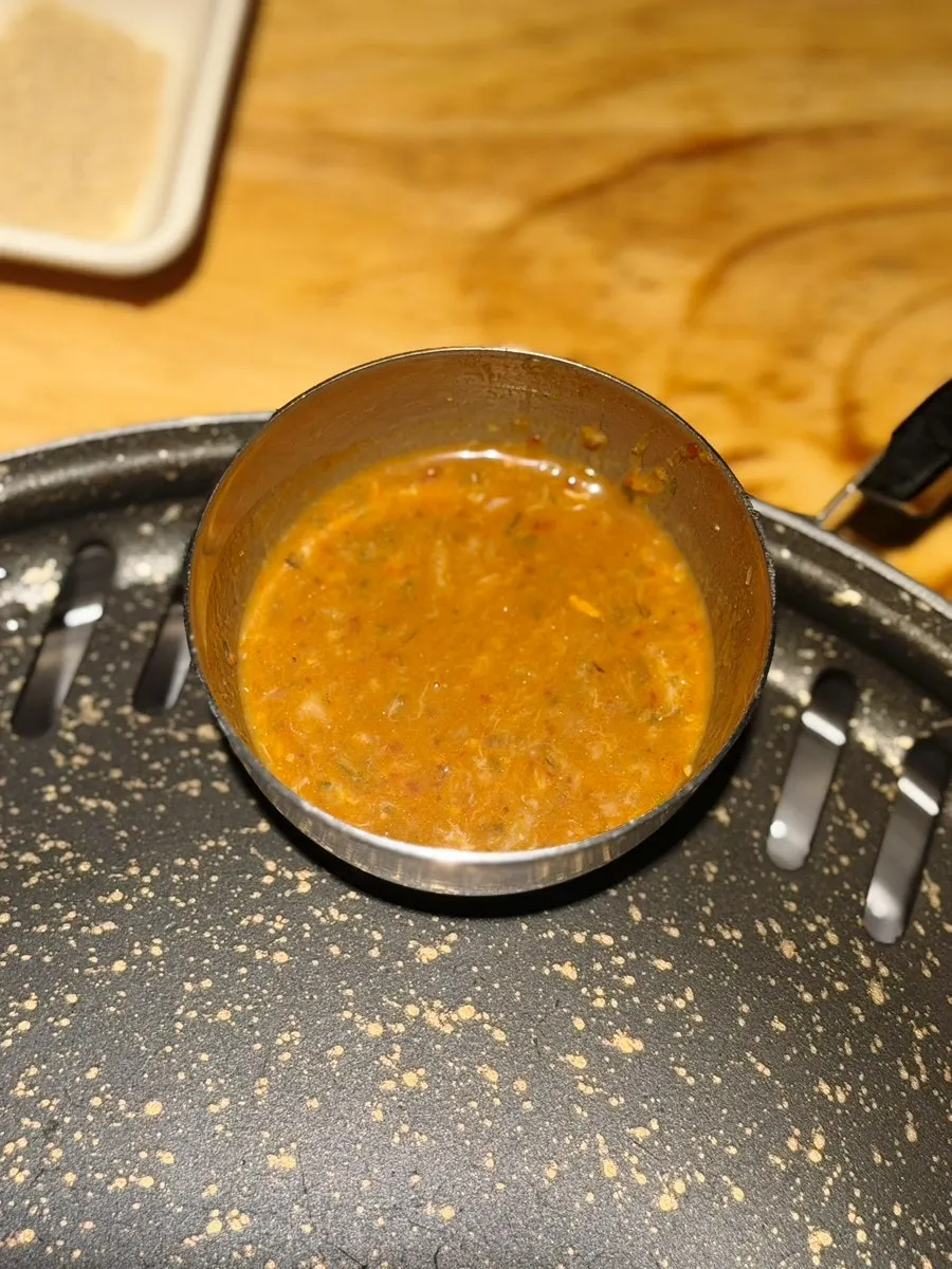 쌈무가 포개진 깻잎장아찌 반찬