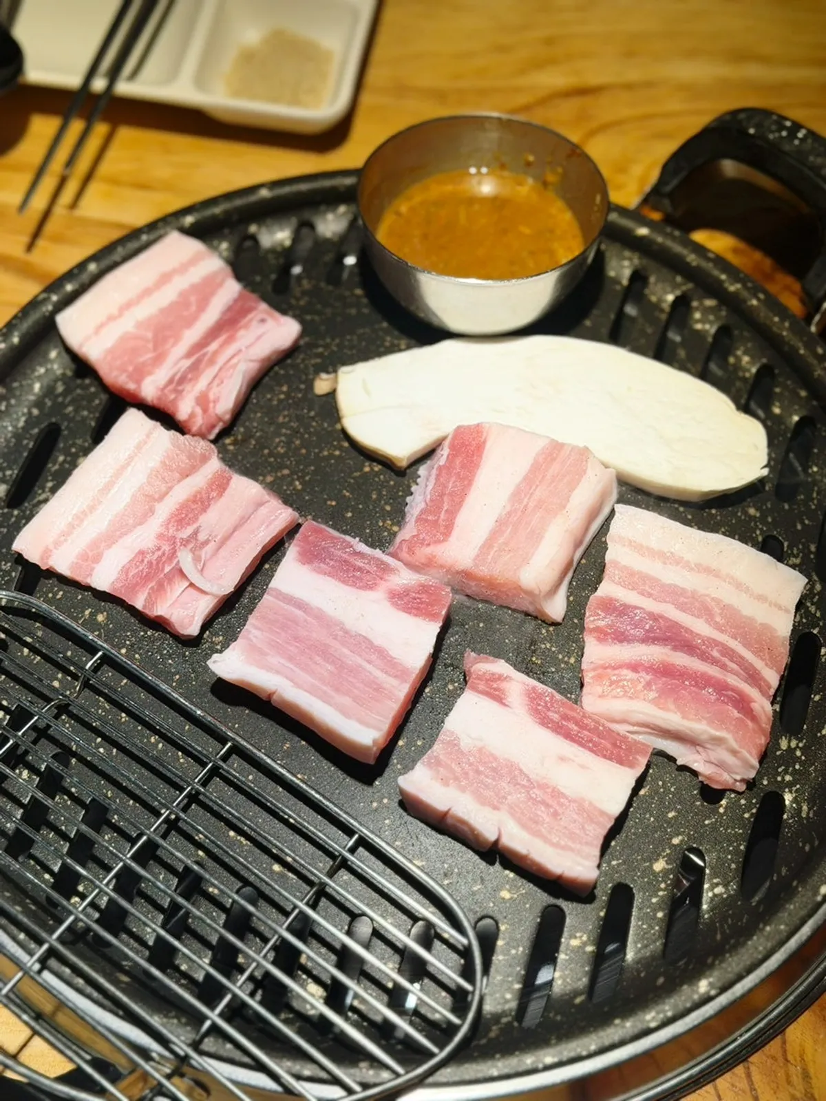 초필살돼지구이 홍대점 소금 오겹살