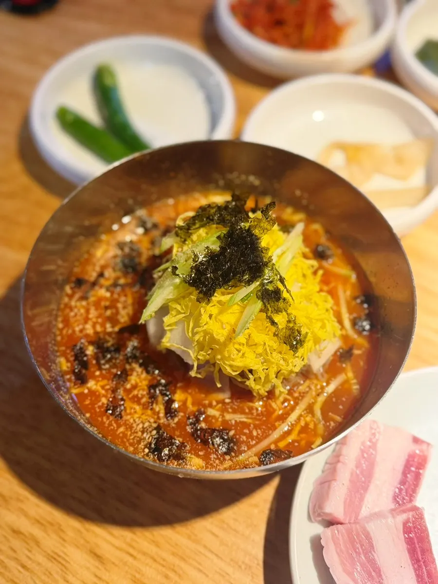직원이 구워주는 오겹살과 버섯