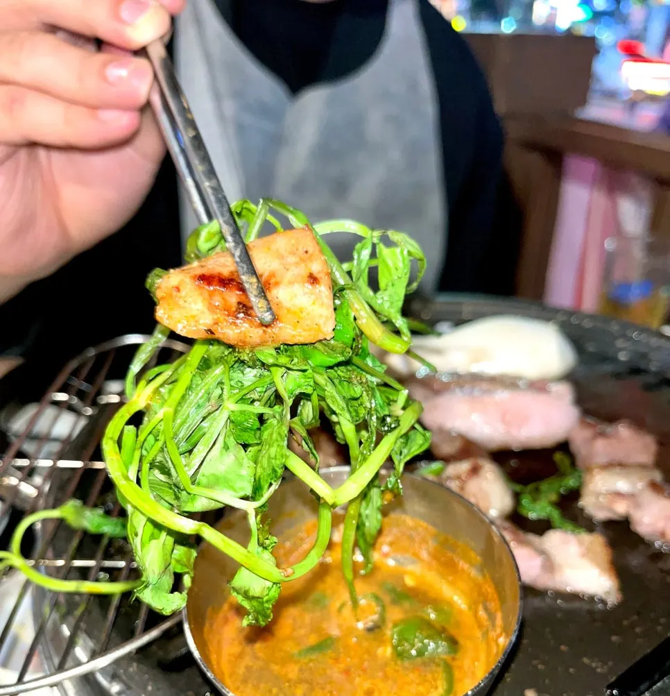 미나리 올린 오겹살 쌈