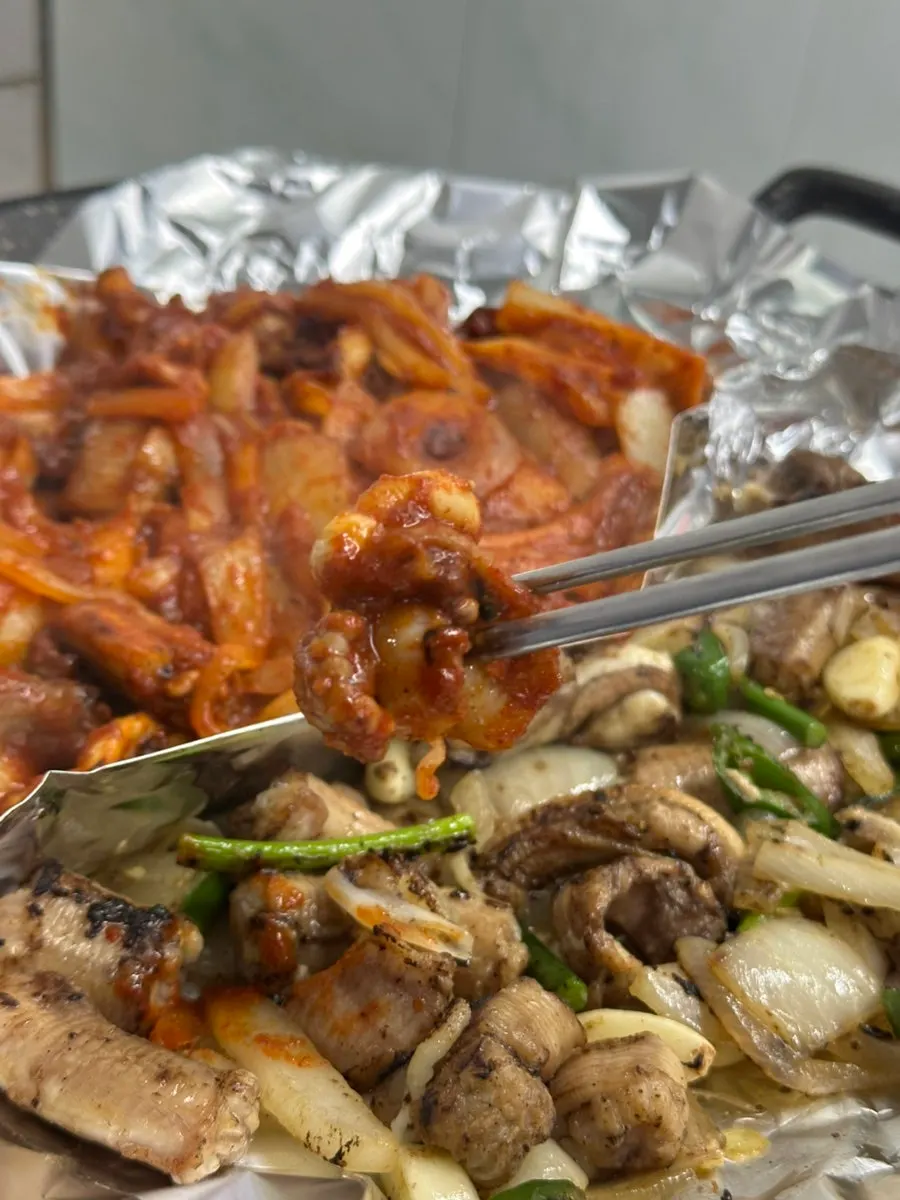 깻잎에 쌈으로 싸 먹는 꼼장어