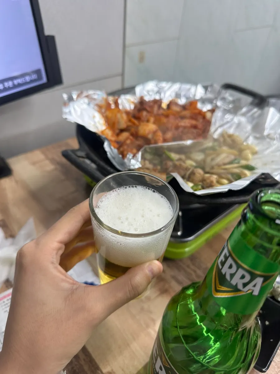 맥주와 함께 즐기는 꼼장어 양념구이