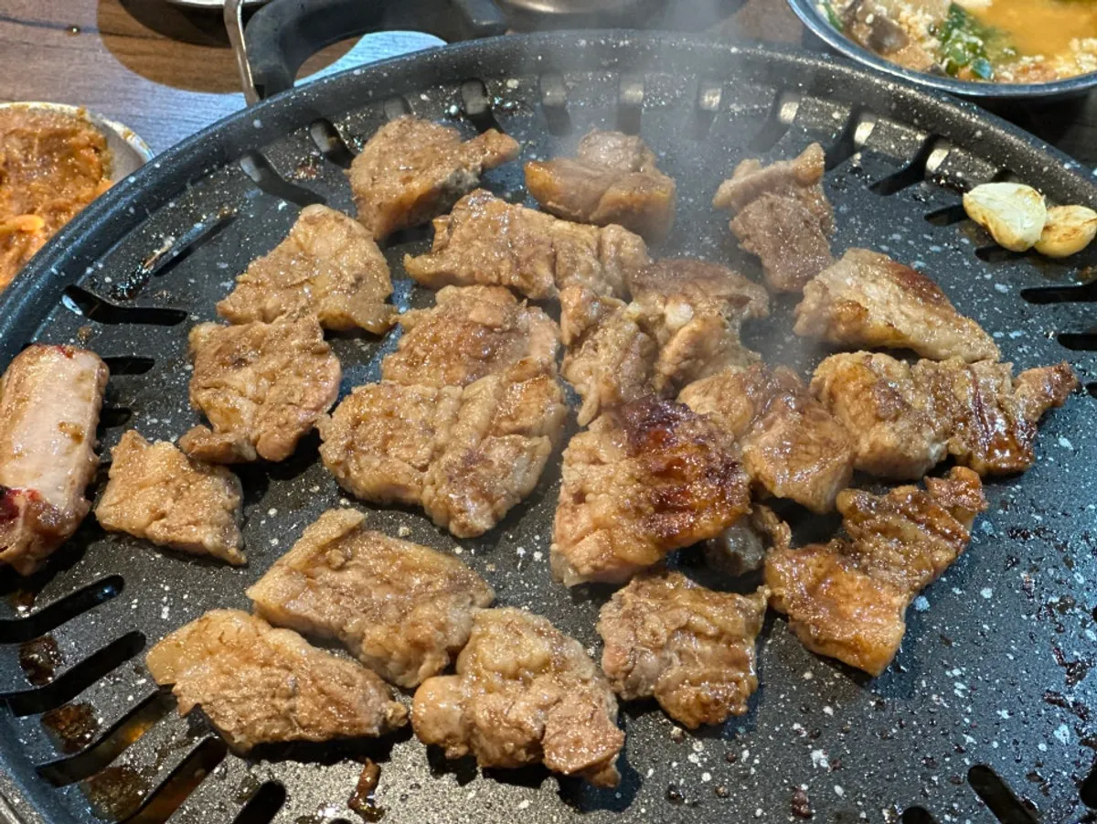 Representative photo of the pork rib table setting at Choryang Hyeongje Galbi