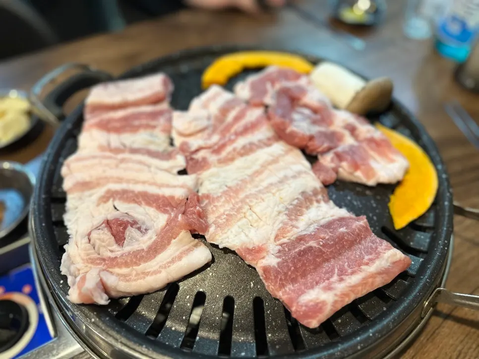 Ordered 3 servings of domestic raw pork ribs