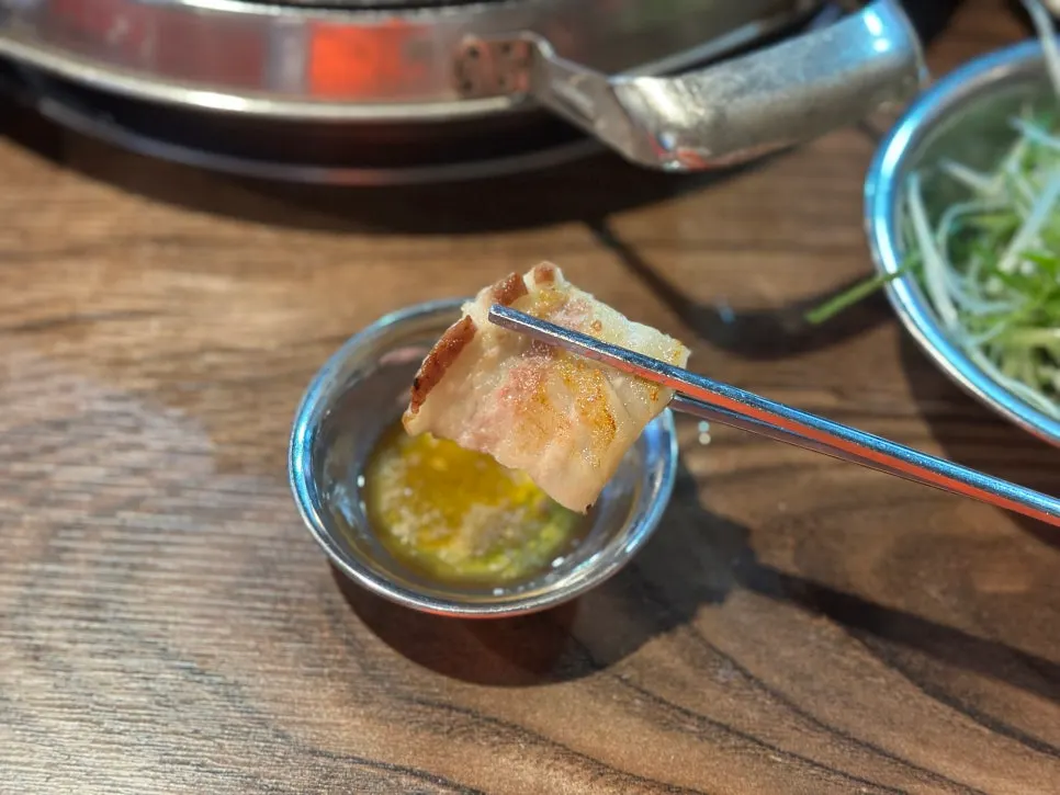 Raw pork rib paired with green onion kimchi