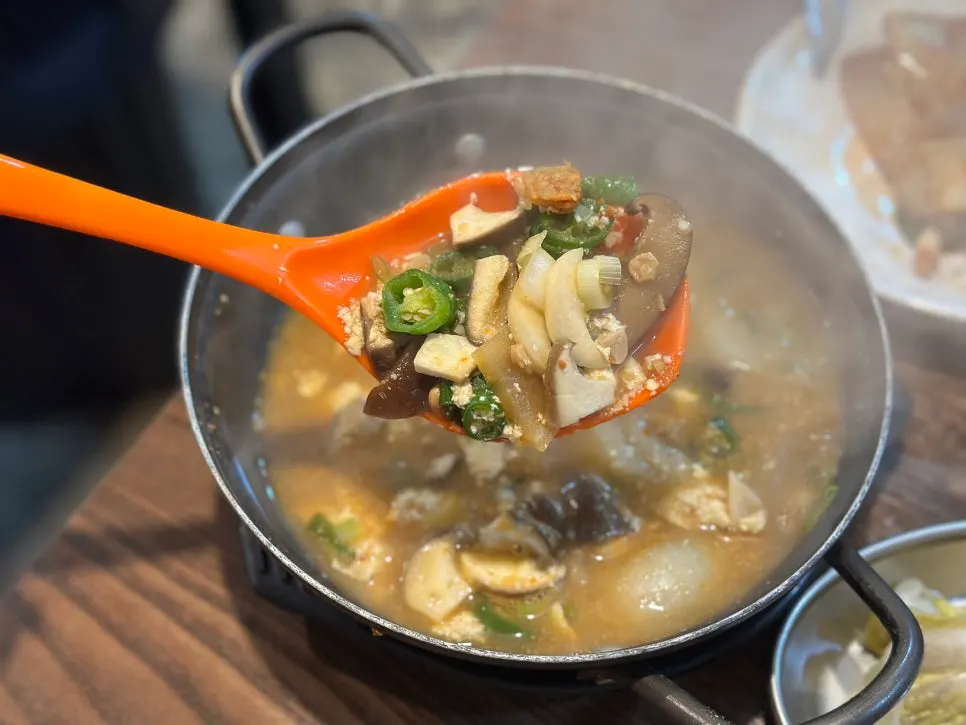 A stone pot of ₩3,000 doenjang jjigae