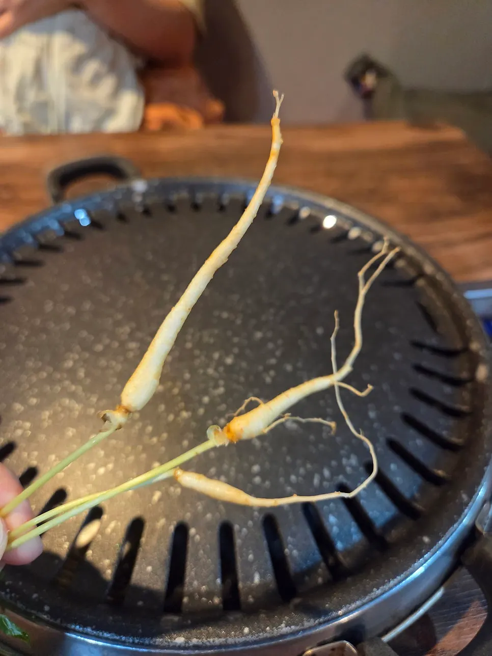 주문한 돼지갈비 양념 고기 접시