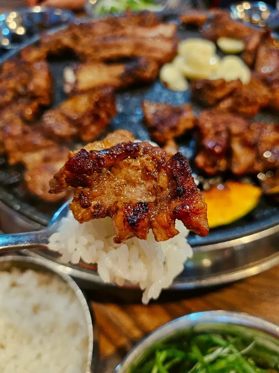 Marinated galbi table setting at Choryang Hyeongje Galbi