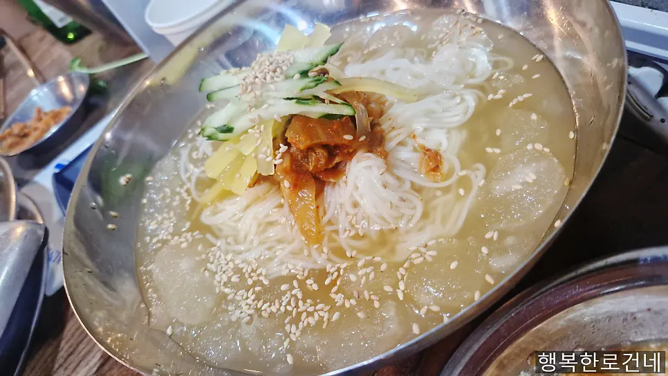 Choryang Hyeongje Galbi's cold kimchi noodles