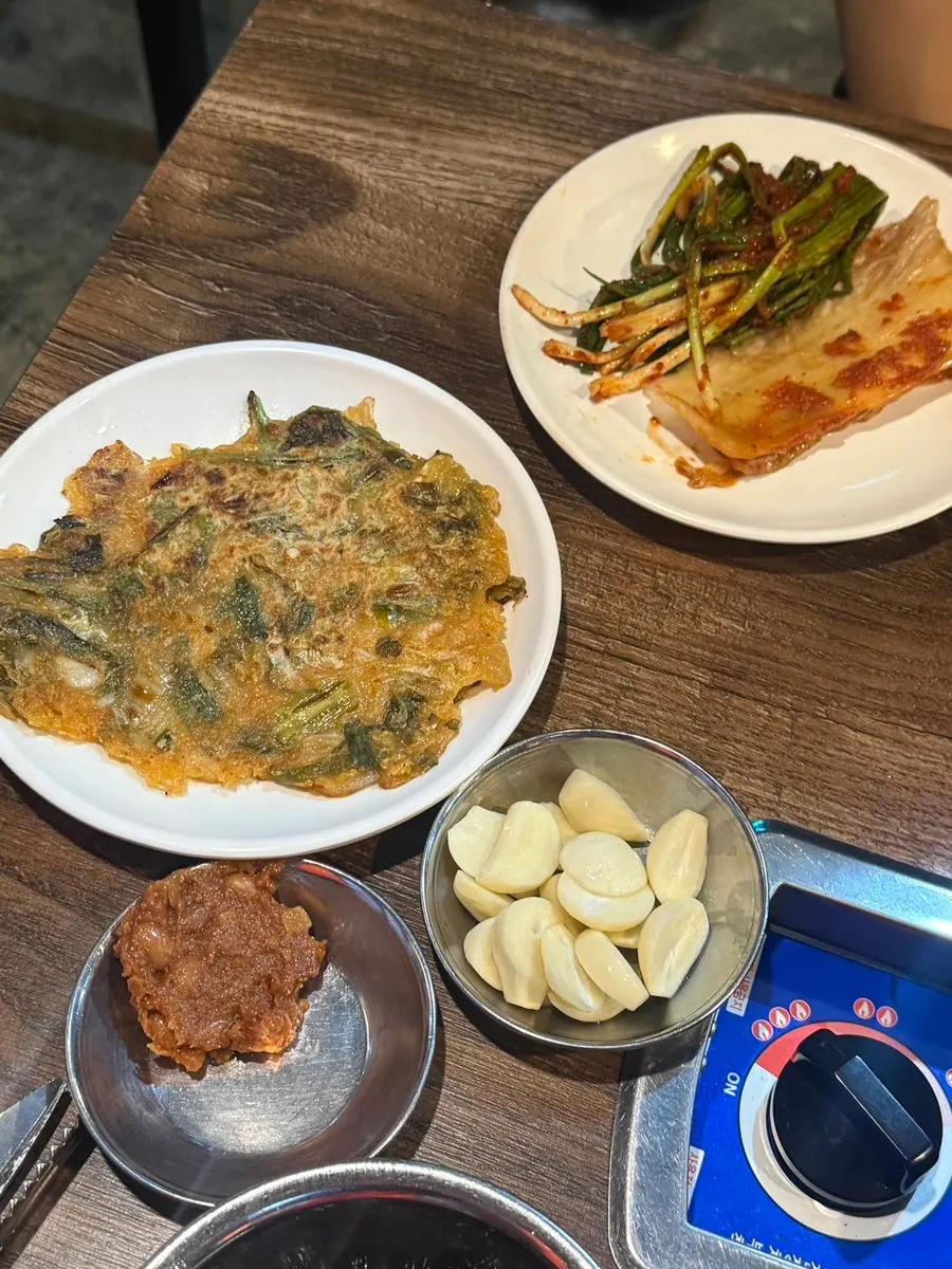 기본 반찬으로 나온 김치전