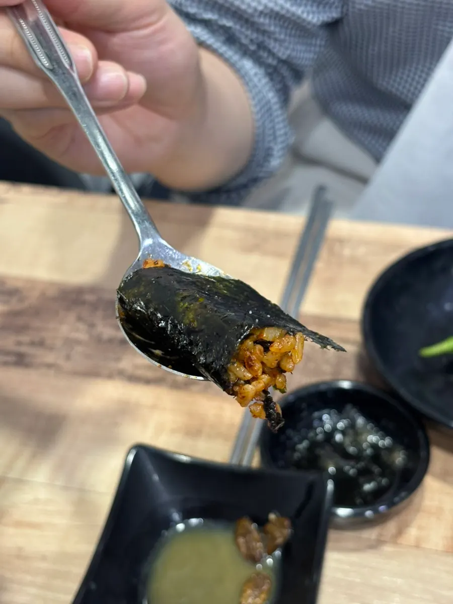 식사를 마친 경북산꼼장어 테이블