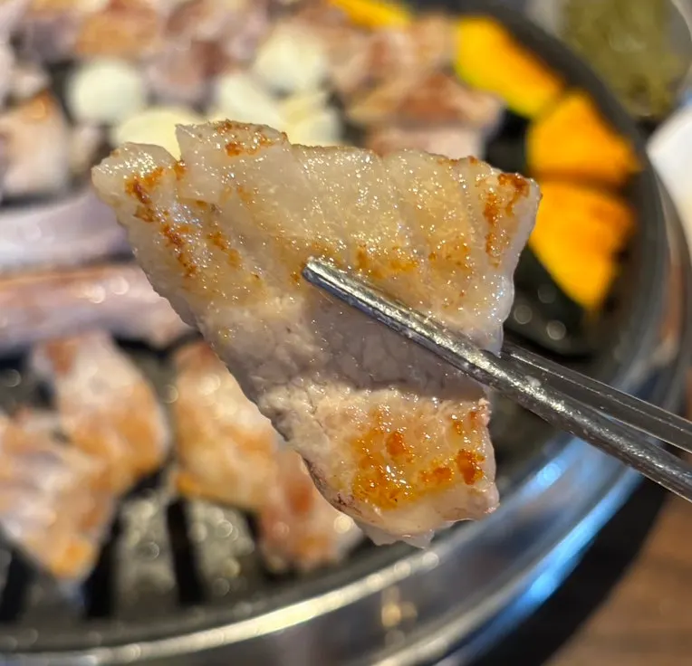 Garlic grilling alongside ribs on the pan