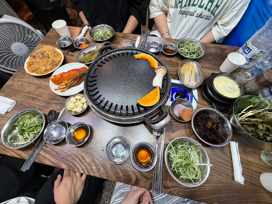 Choryang Hyeongje Galbi interior in the evening
