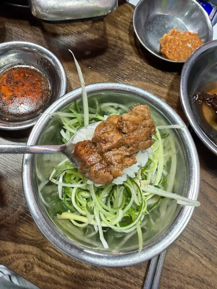 Pork ribs eaten with rice