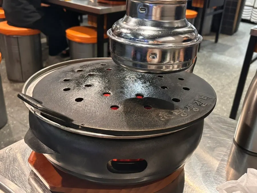 Table set with the grill in place