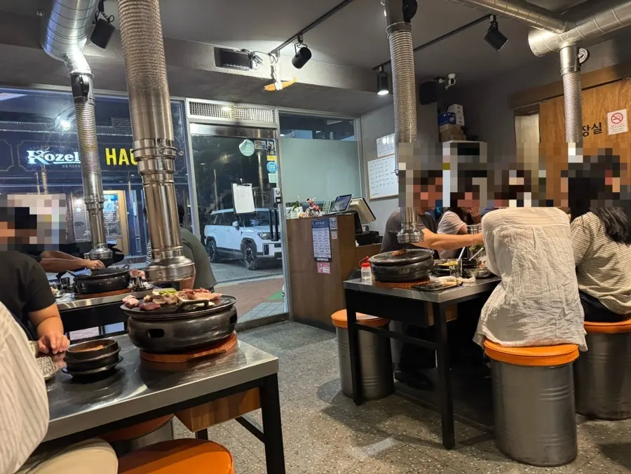 고기 구워 먹기 좋은 초량생갈비 홀 좌석