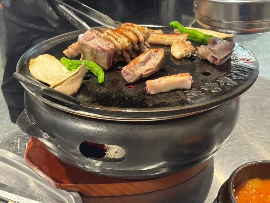 노릇하게 구워지는 초량생갈비