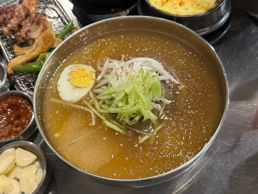양이 넉넉한 초량생갈비 물냉면