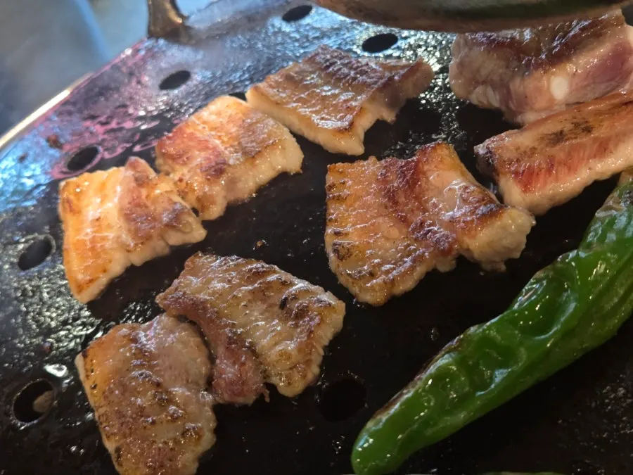 Extra galbi grilling on the pan