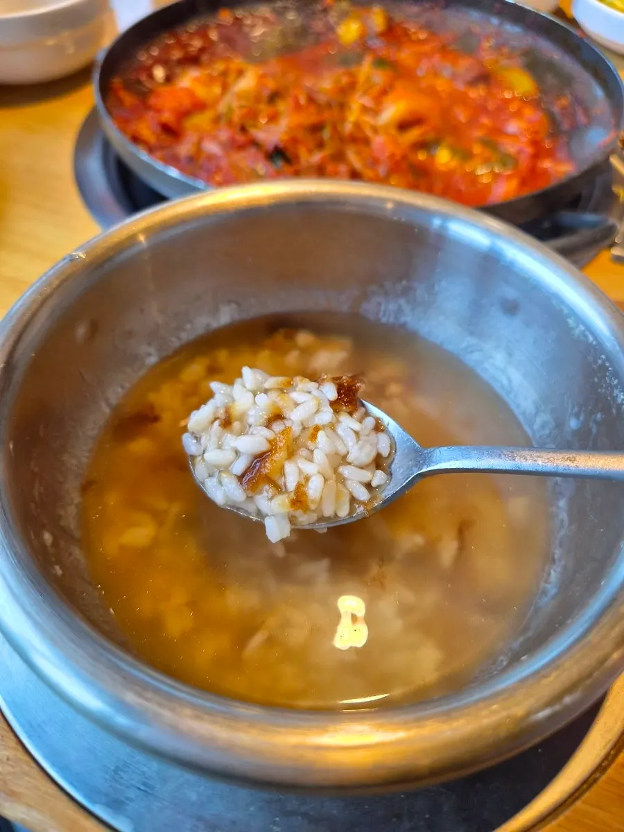 Duruchigi loaded with bean sprouts and enoki mushrooms