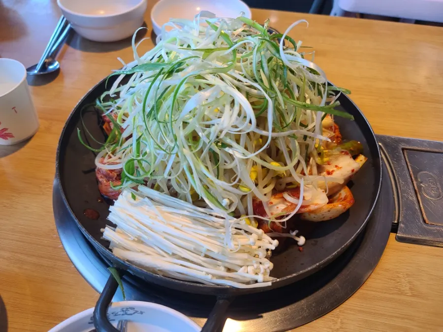 Pork duruchigi and sotbap meal photo