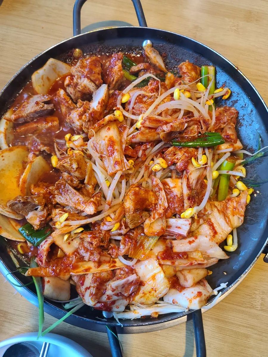 Pork duruchigi and sotbap meal photo