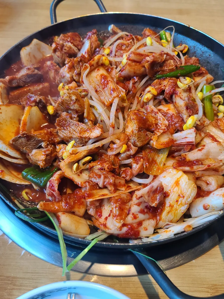 Pork duruchigi and sotbap meal photo