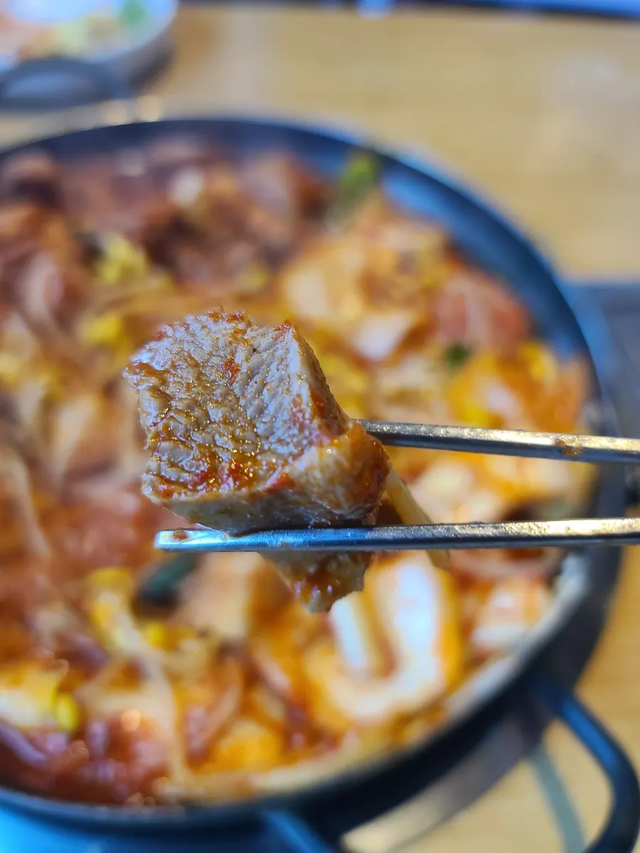 Pork duruchigi and sotbap meal photo