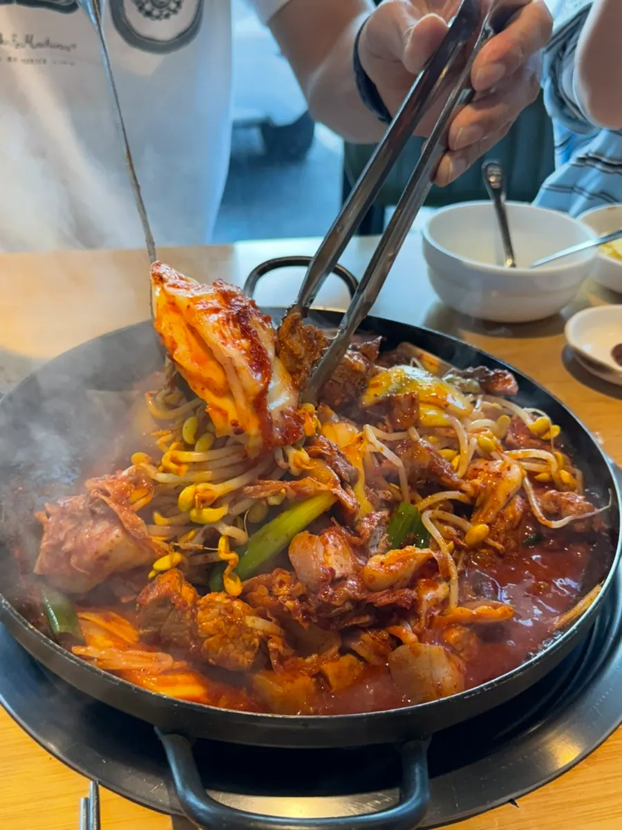 아이 식사용 계란말이와 미역국