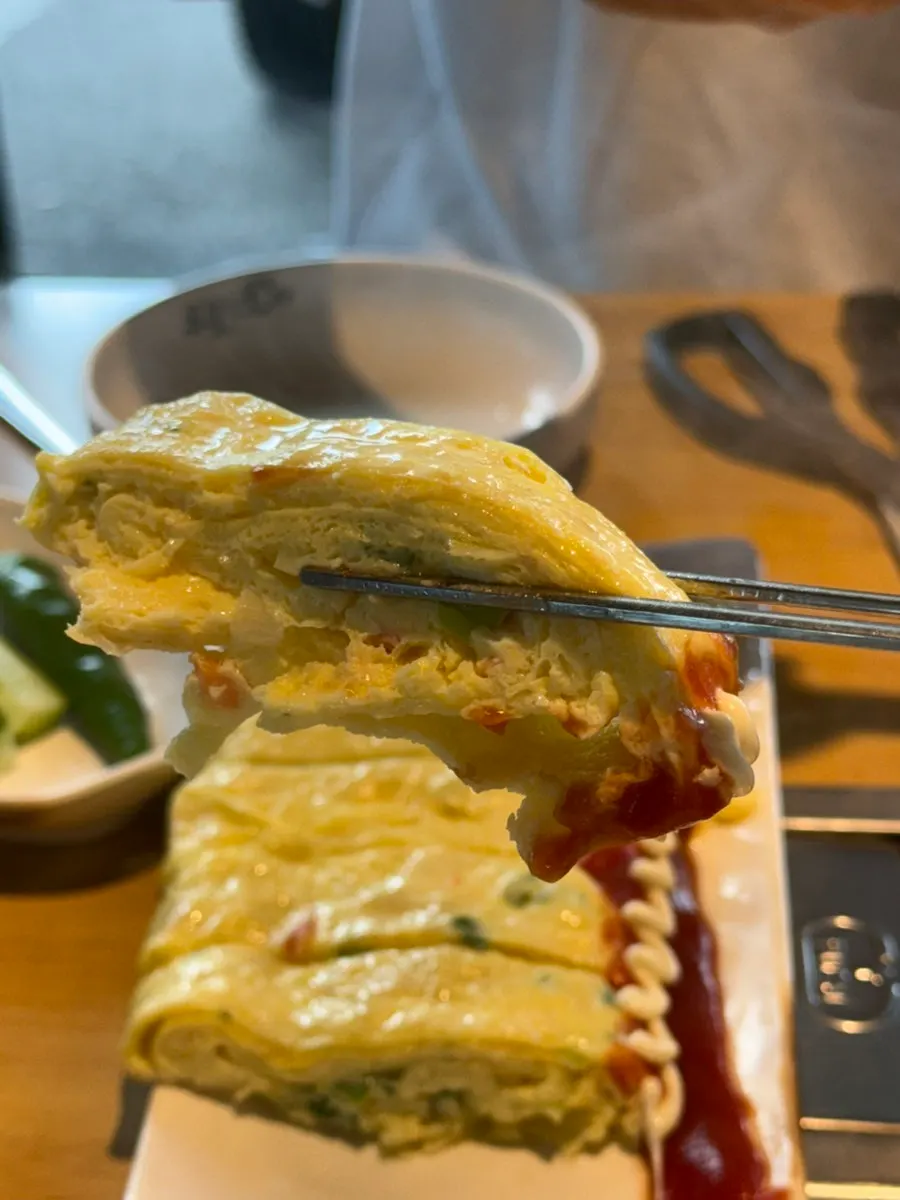 아이와 함께 먹는 계란말이 식사