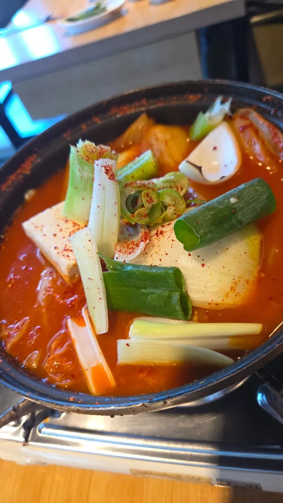 숙성김치와 국내산 생고기로 끓인 옛날김치찌개